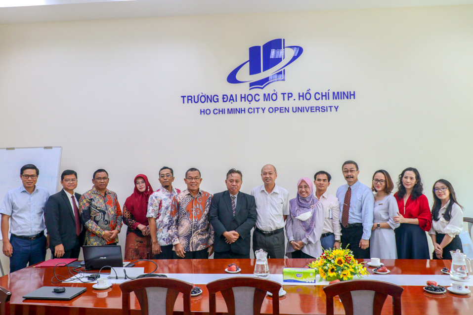 Trường Đại học Mở TPHCM ký kết hợp tác với Trường Đại học Jenderal Soedirman (Indonesia).