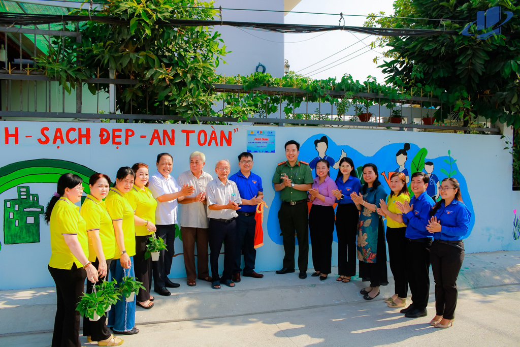 Đoàn – Hội Trường Đại học Mở TP. Hồ Chí Minh ra quân hưởng ứng ngày “Tình nguyện chung tay xây dựng nông thôn mới” và “Ngày chủ nhật xanh lần thứ 152”
