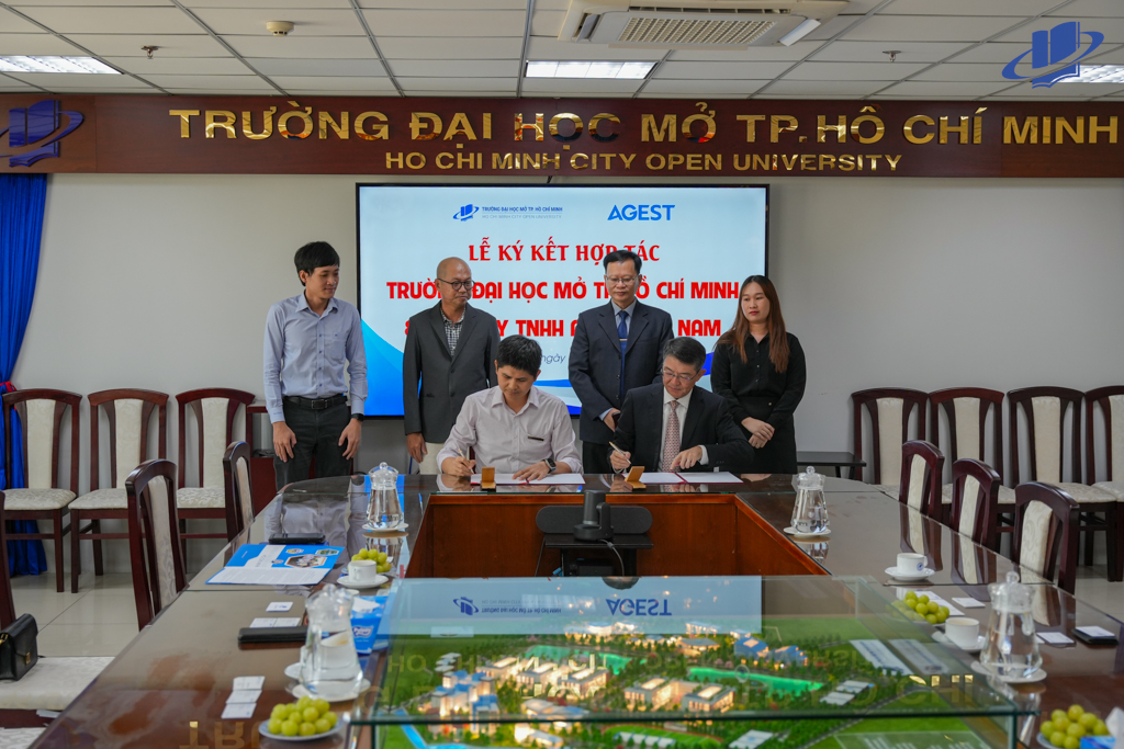 Lễ ký kết hợp tác trong lĩnh vực Công nghệ thông tin giữa Trường Đại học Mở TP. Hồ Chí Minh và công ty TNHH AGEST Việt Nam