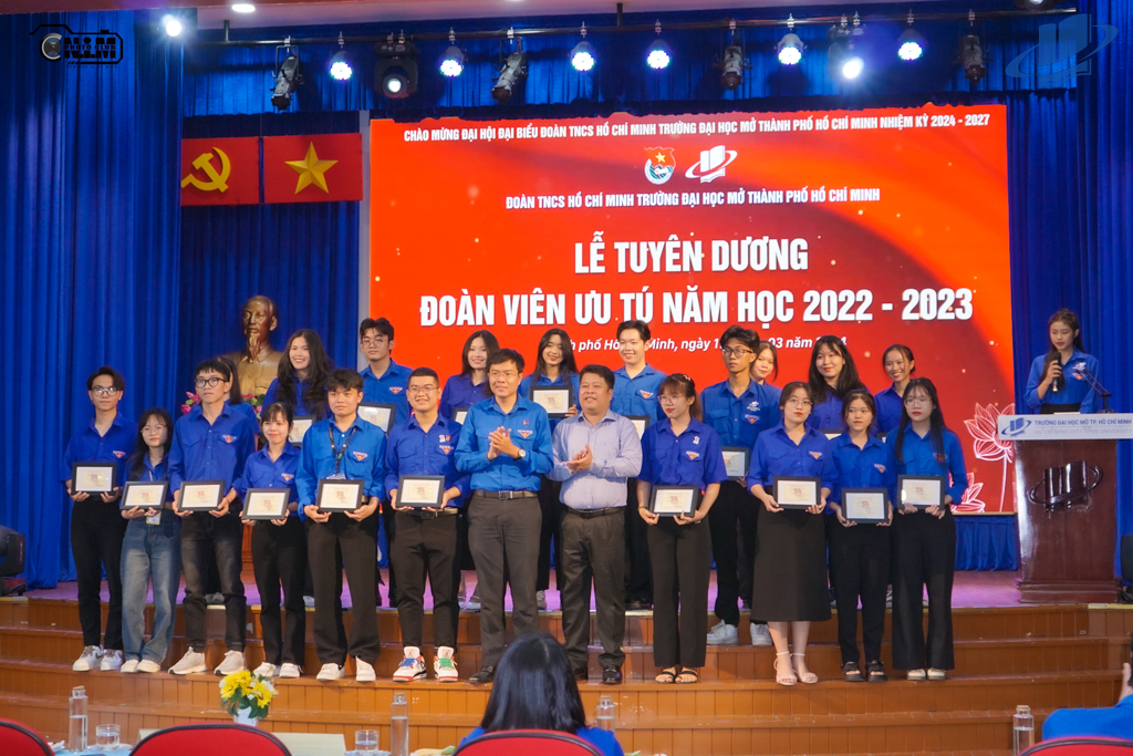 Đoàn Trường Đại học Mở TP. Hồ Chí Minh tổ chức lễ tuyên dương Đoàn viên ưu tú năm học 2022 – 2023 và hành trình về nguồn