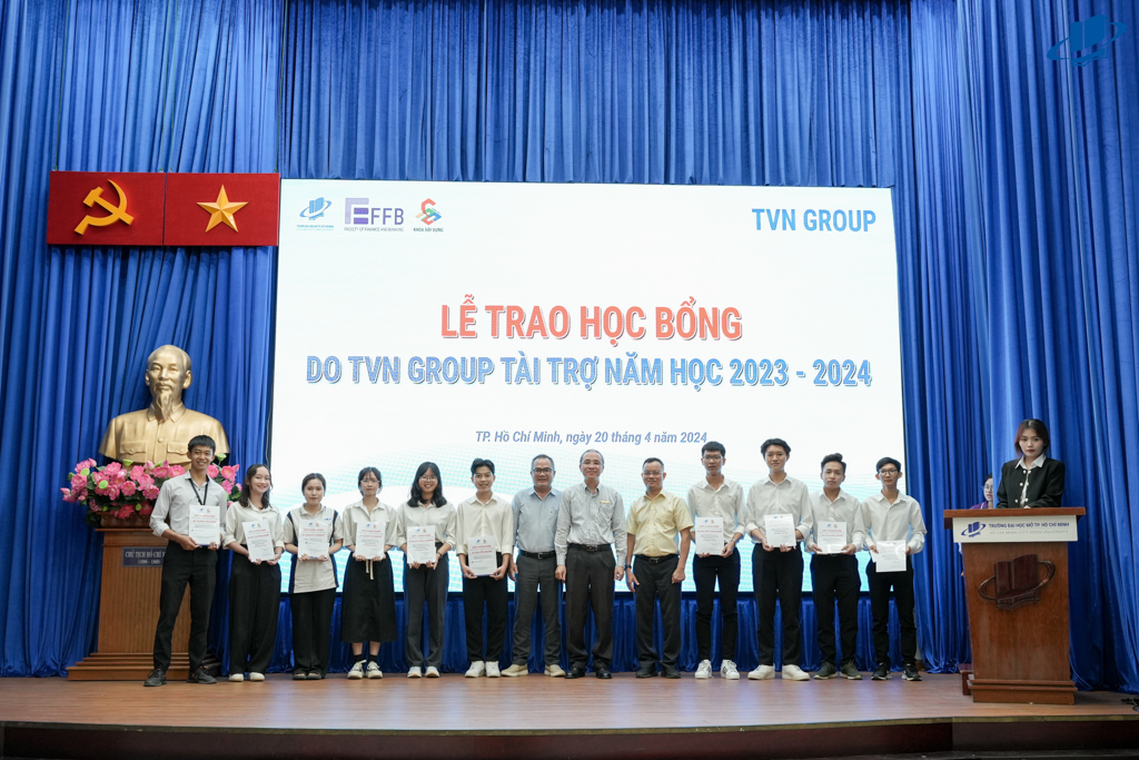 TVN Group trao tặng 29 suất cho sinh viên Khoa Tài chính – Ngân hàng và Khoa Xây dựng